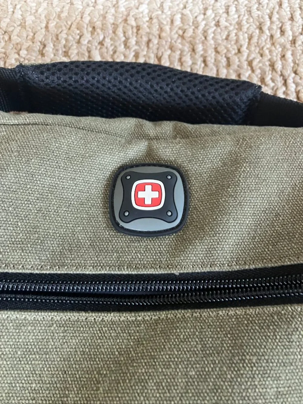 NWOT Swiss Gear Wenger Zinc model laptop/messenger bag Padded Laptop Compartment